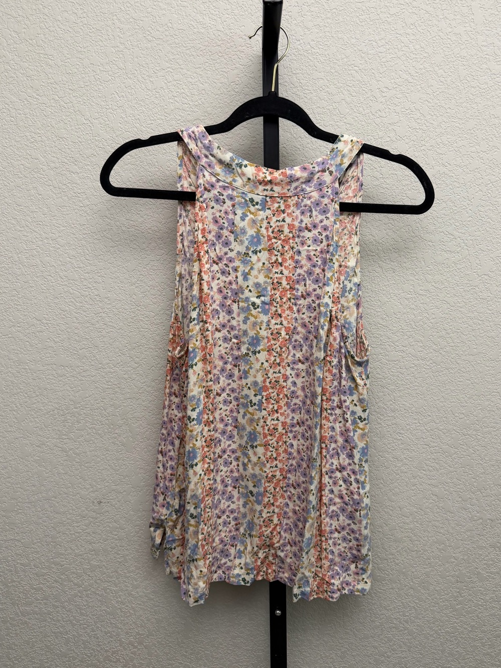 American Eagle Outfitters 🦅 Women’s Sleeveless Floral Tank Top in Pastel Multi